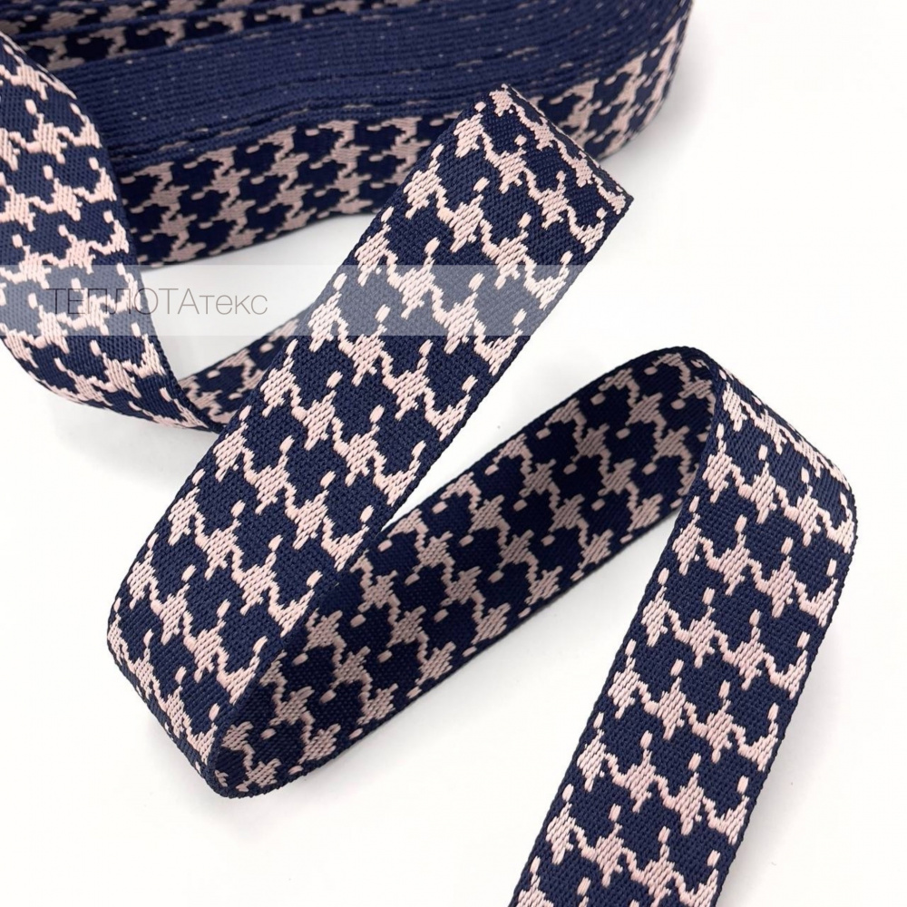 Пудра на темно синем